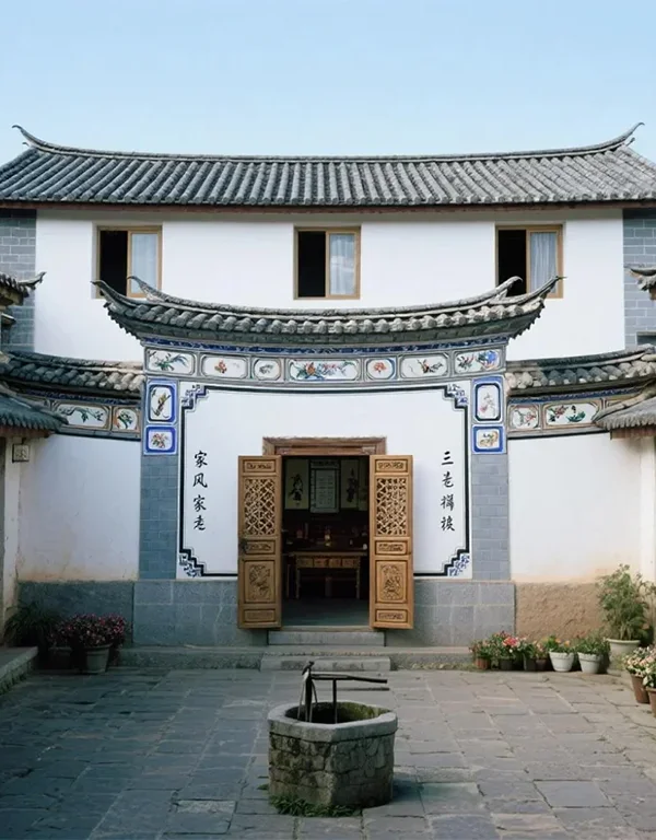 Dali Bai Residences 大理白族傳統民居,庭院式布局,白牆灰瓦,展現典型地方建築風格。