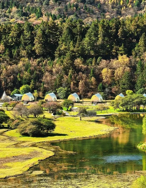 shangri la autumn lake resort glamping scenery rmdctpdg0vvmkadjvq59gc3qum4eo3bnpqa6hk9wcg 香格里拉湖邊露營度假區秋季景觀